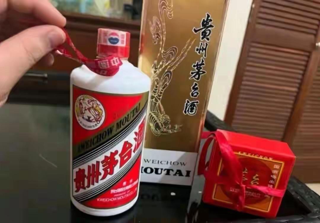 茅台会在什么情况下崩盘?茅台已经崩盘了；首先要明确两点：第一，茅台的