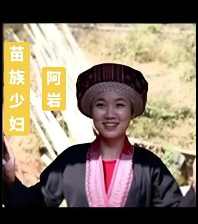1984年，副连长王仁先在战斗前，悄悄来到暗恋他的房东阿岩房间，他低着头说：“阿