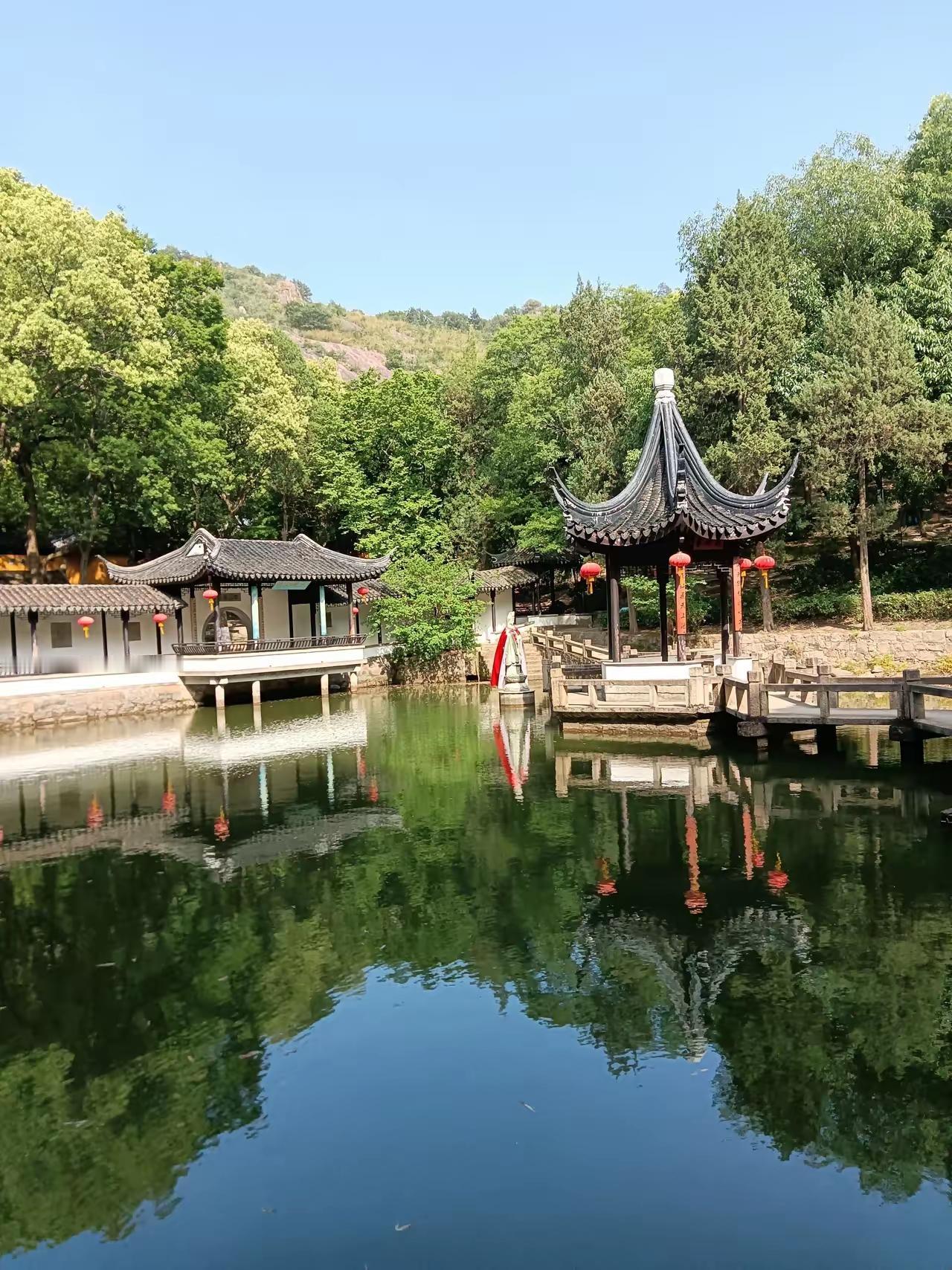 单位里混得好的人，都藏着这8个特质1. 嘴严事稳，守得住秘密不多言是非，