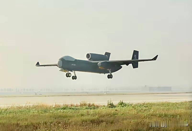 飞豹的旧发动机用了有些年头了，还是从英国进口的。后来的歼轰-7A用的是国产涡扇-