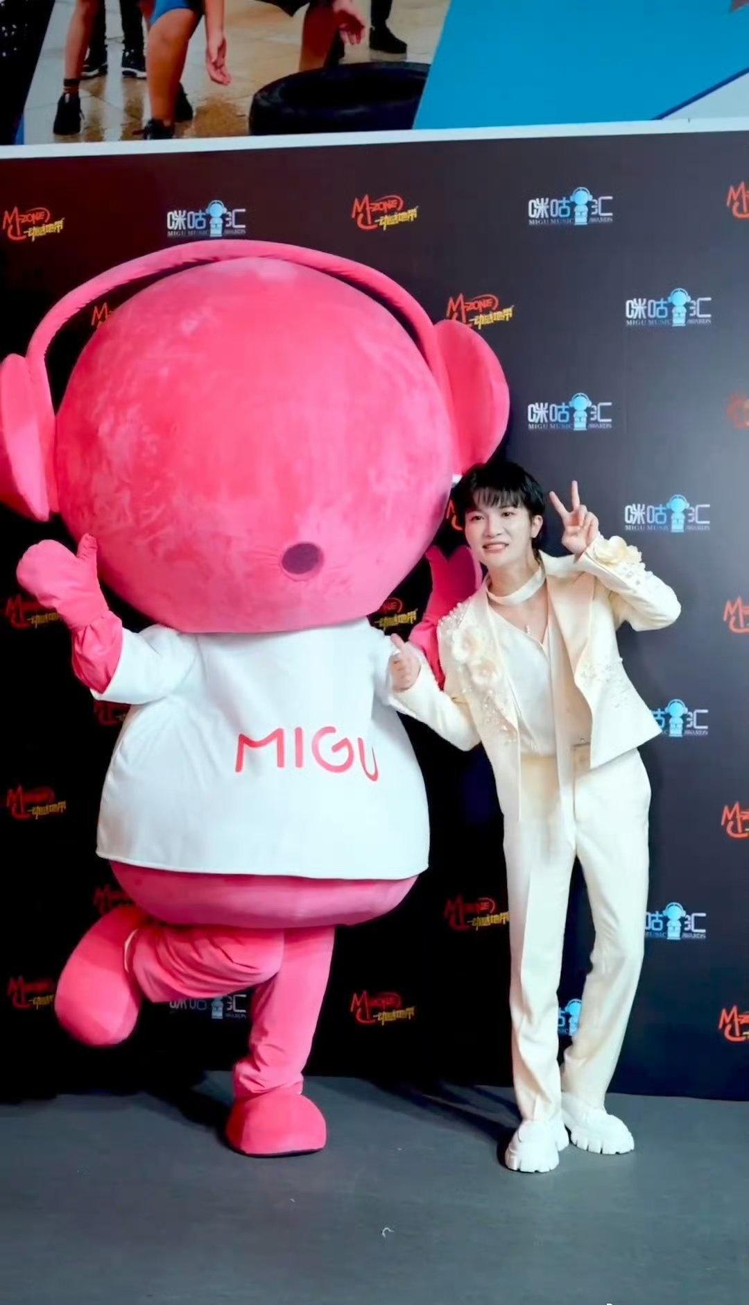 周深超话谢谢卡布叻周深的歌声一直陪伴周深西班牙语歌2小时学会全程脱稿周深人