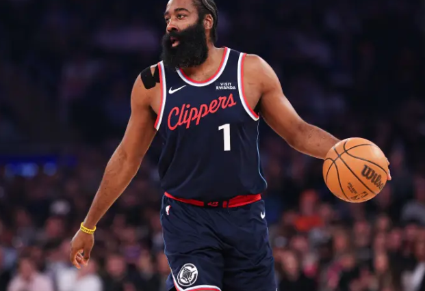 NBA常规赛，本场面对篮网，哈登打出近来少有的高效比赛，全场13投10中，尤其是