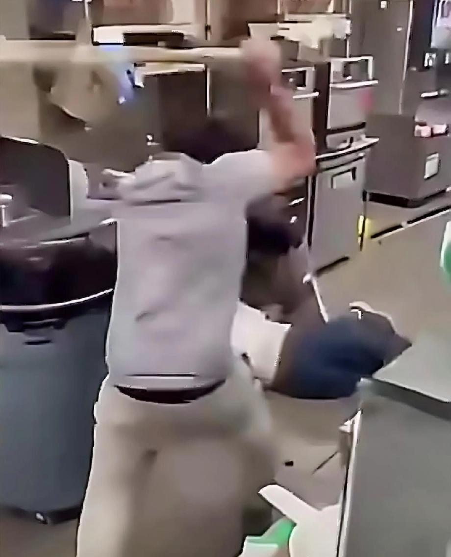 万万想不到，印度三哥在美国这么硬气!印度三哥面对“零”元购的时候，不像其他人一