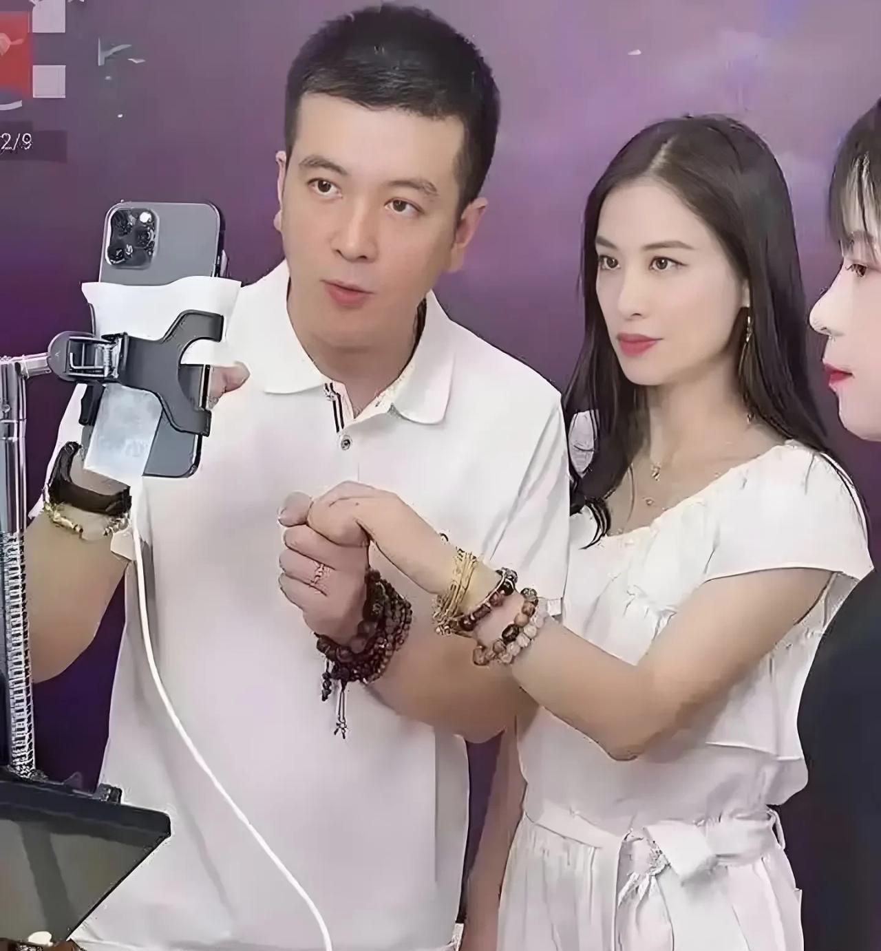 看到很多人疑惑黄圣依为什么选择杨子，其实没啥好疑惑的，因为她大学还没毕业就被周星