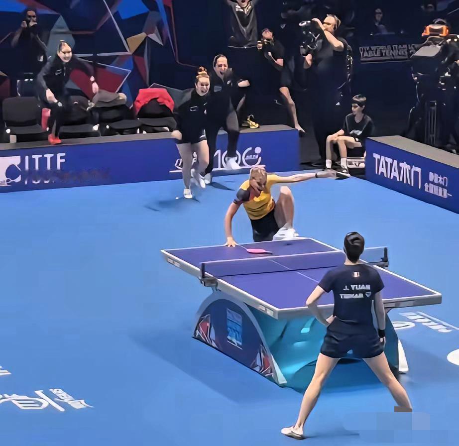 双标到底！国际乒联纵容罗马尼亚队，规则成了摆设？目前ITTF国际乒联不仅没有