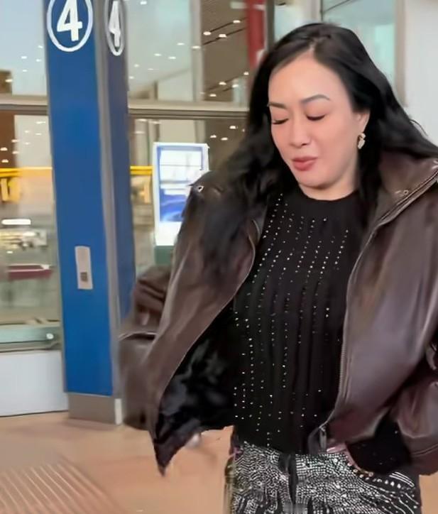 56岁，150斤，钟丽缇用一身“幸福肥”狠狠打了内娱白幼瘦审美的脸！硬核数据摆