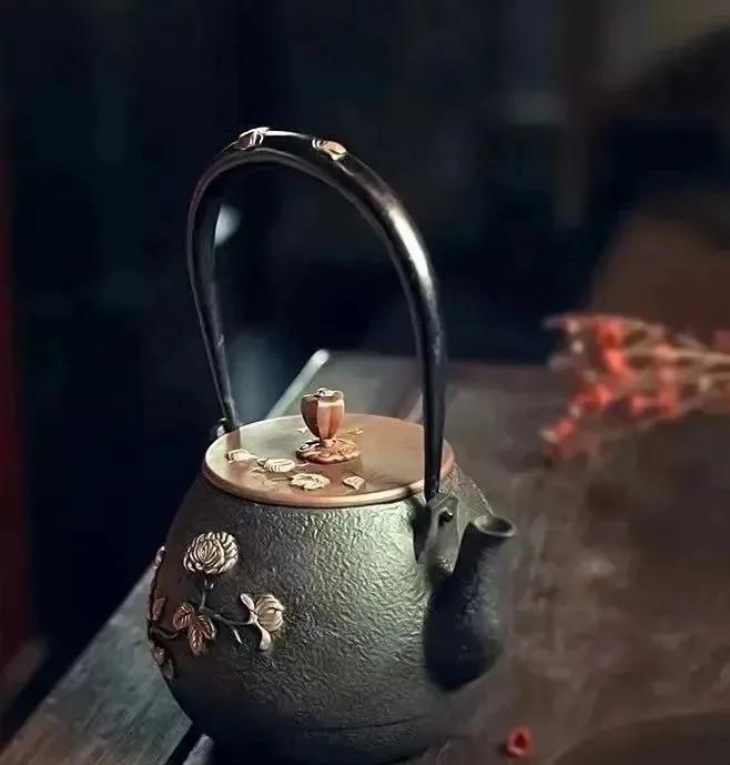 一句非常经典的话：“人生其实非常短暂，不是每个人都能活到八九十岁，即便长寿，也要
