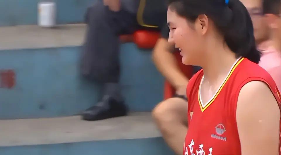 打得再好，也只能靠自己，如果依赖一名球员，球队那就完蛋了。女篮球员战术太简单，