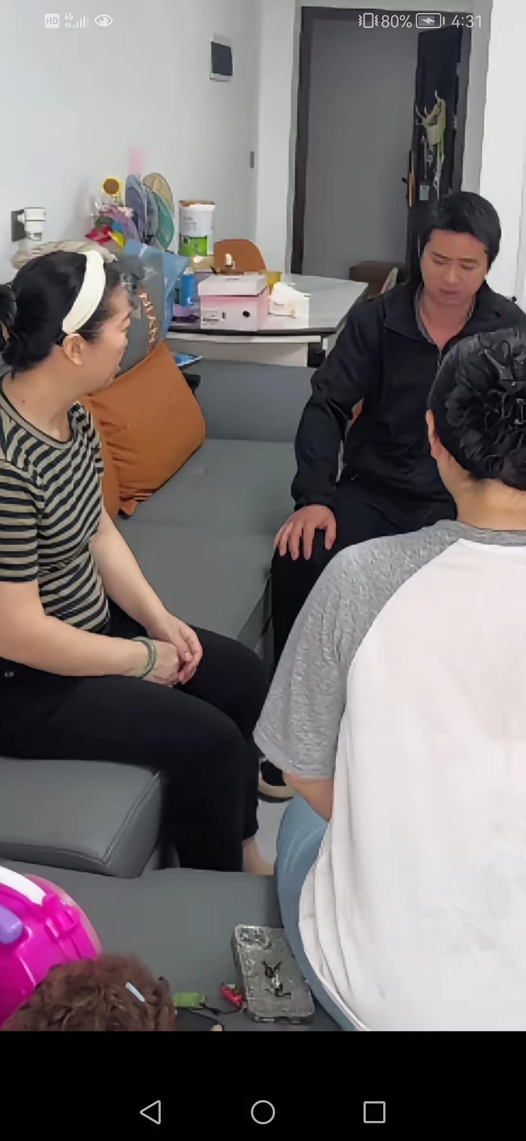 寒心，丈夫离婚一年后，想找妻子复婚，丈母娘说：没门，当初嫁给你时，没要一分彩礼，