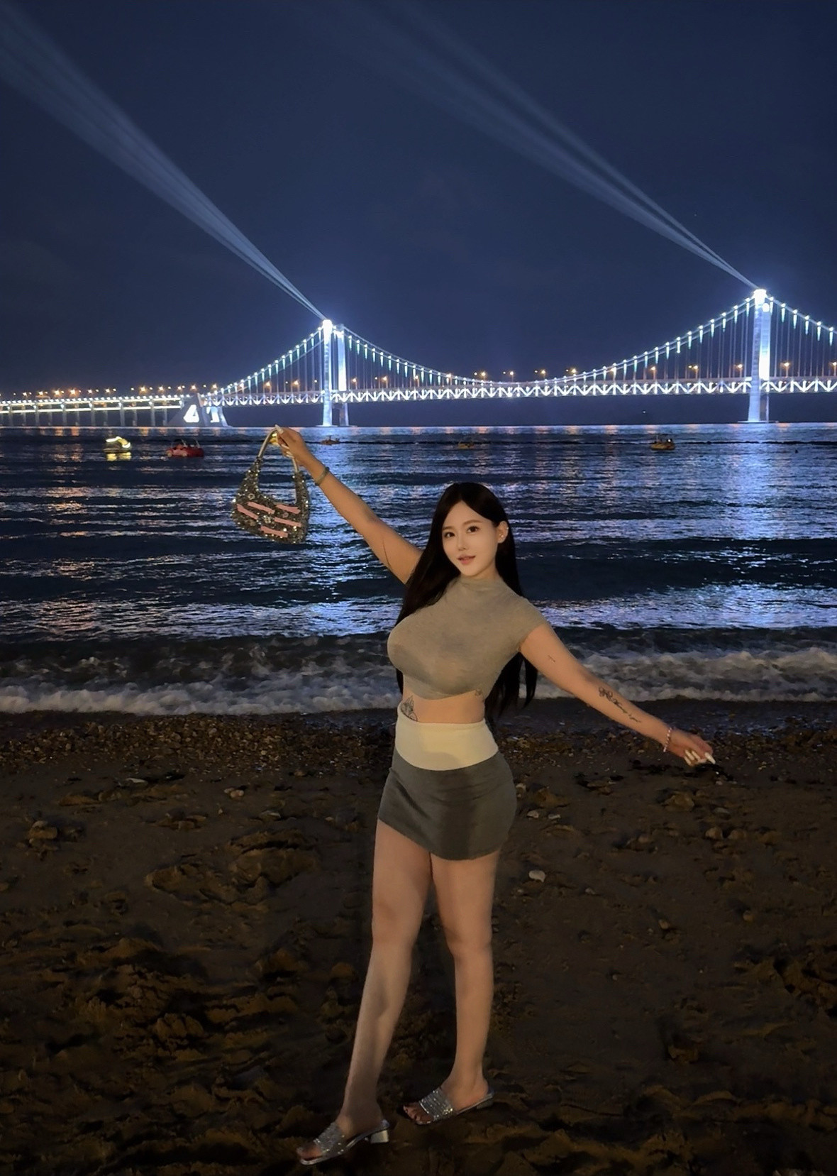 有人相爱有人在夜里开车看海有人释怀有人在风里爱了又爱​​​