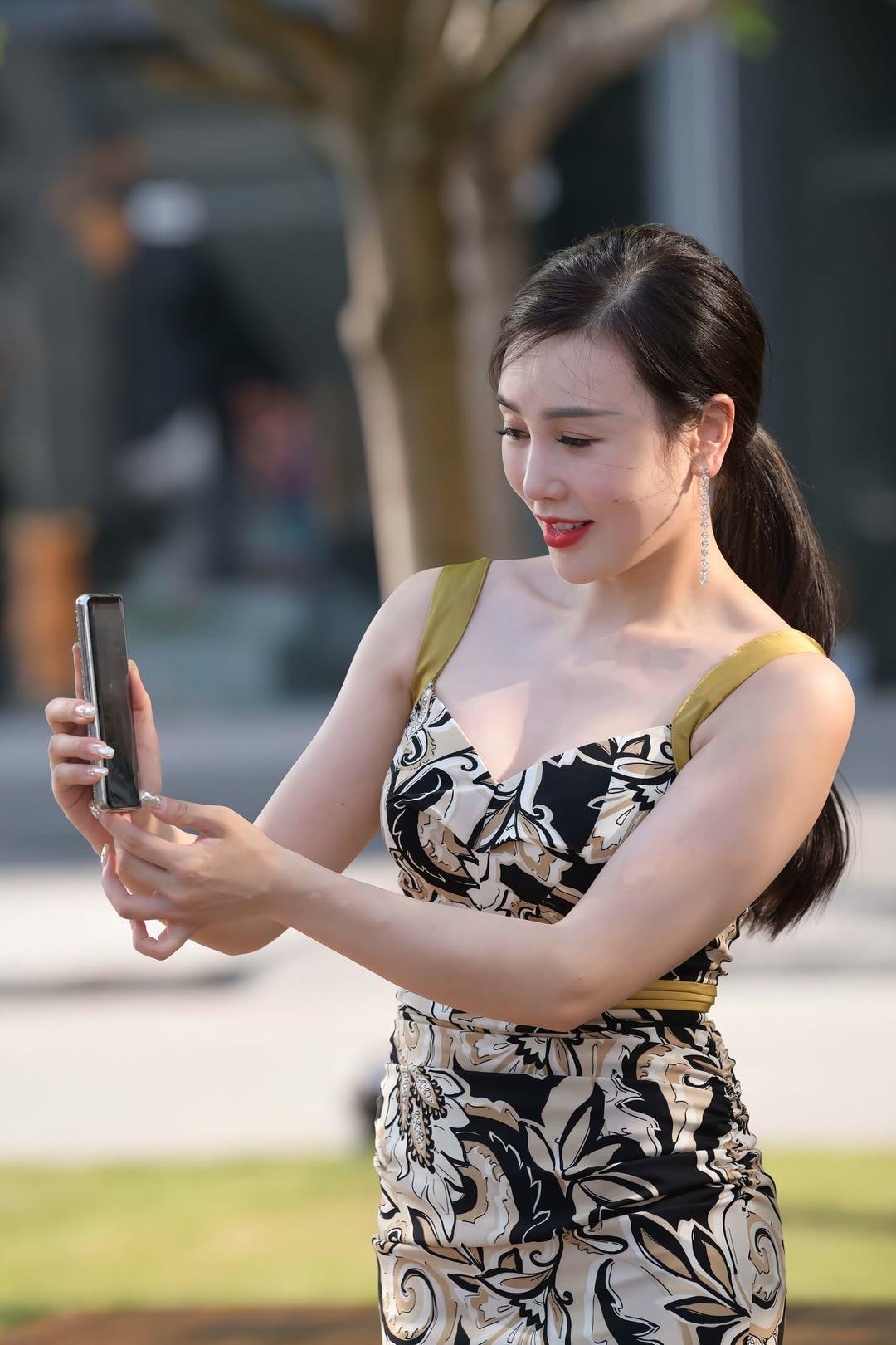 四十多岁的老阿姨了