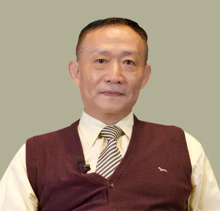 卢麒元先生认为，10月2日通胀重启，美将股债双杀，锁死流入的资本后陷入滞涨，全球