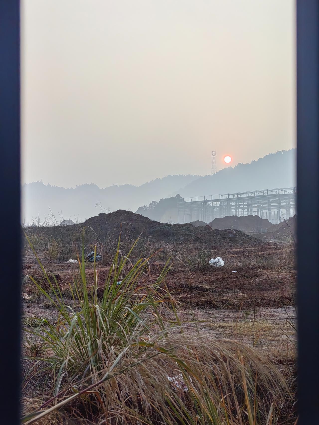现在有个名词叫“新型穷人”，就是家里有房有车，表面看起来还挺风光，不过每个