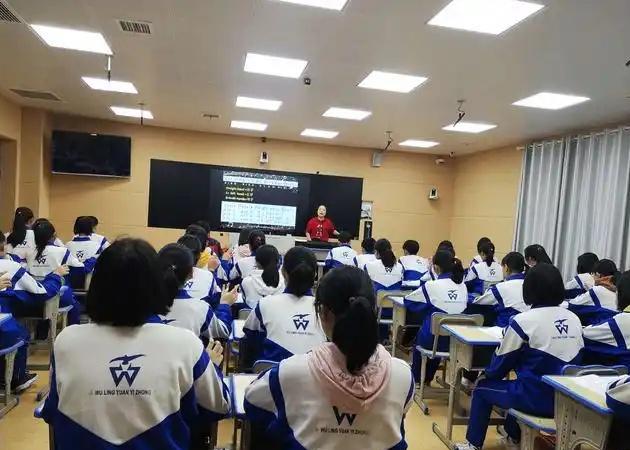 到了高中，你会发现：1、高中的学霸，一定也是初中的学霸；但初中成绩好的，到高中