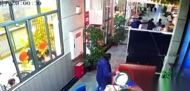 我跟你讲，这辈子听过最离谱的借口，就是那句：“我以为锅是打包送的。”哥们儿，你