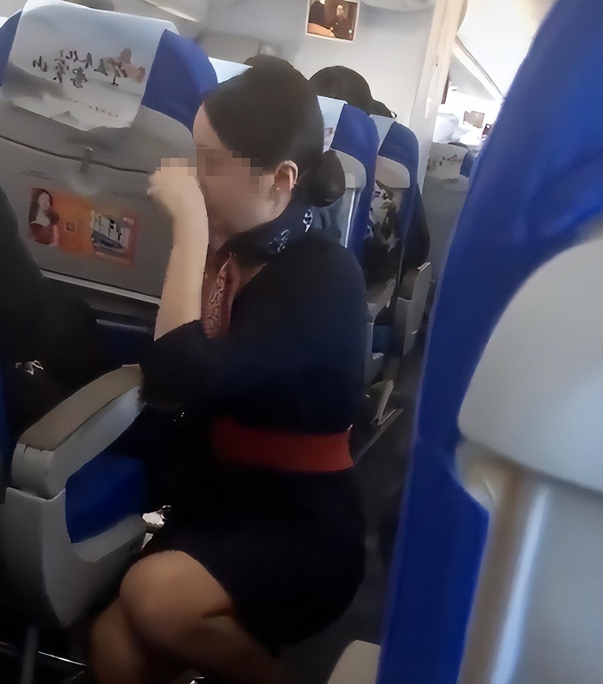 事件升级！空姐哭的梨花带雨，跪地求饶求踹仍不被放过？东航出手9月28日晚，合肥
