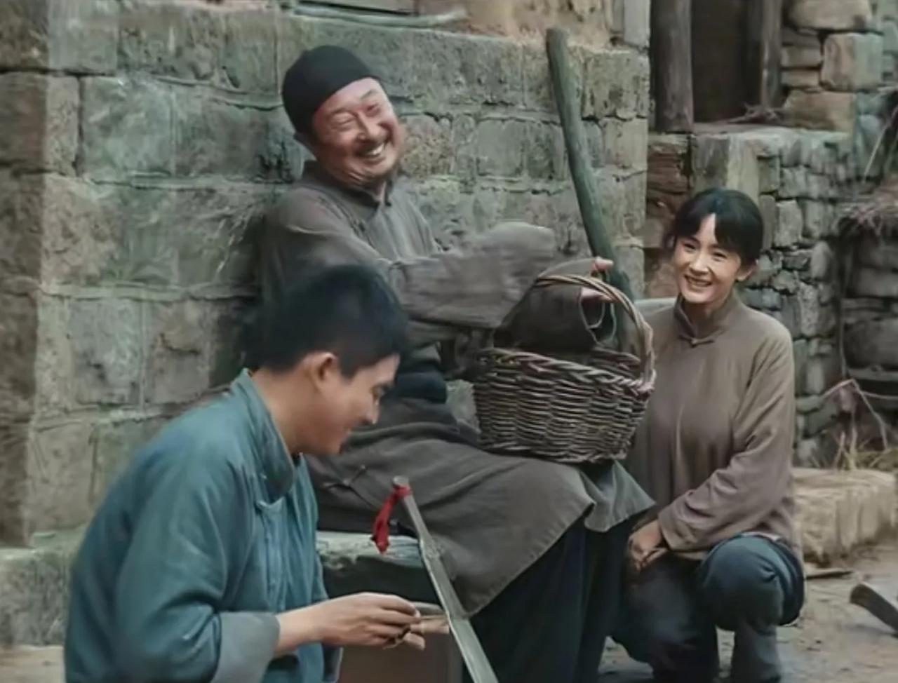 《生万物》绣绣又怀孕了，她种丹参也赚钱了，虽然大旱减产，但她卖药材就赚了四个大洋