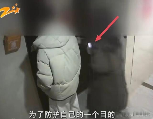 浙江杭州，李女士家楼上搬来小夫妻。1月9日晚，小夫妻称装修养水来查看是否漏水。李