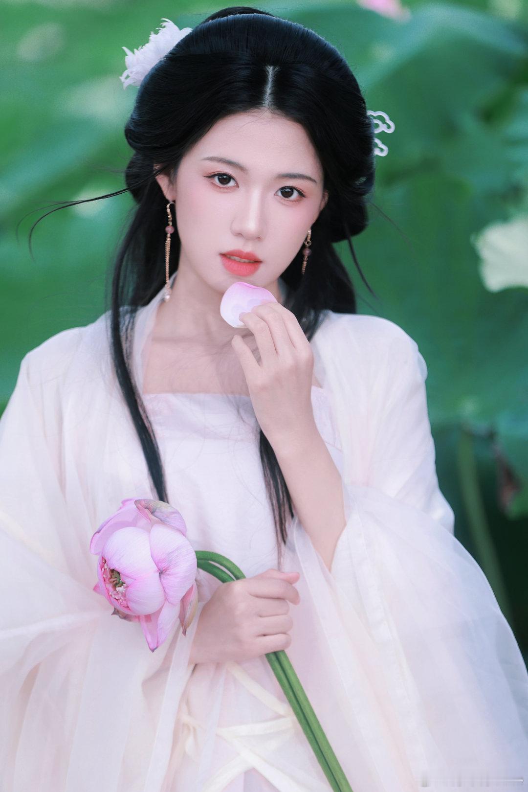 误入藕花深处​​​