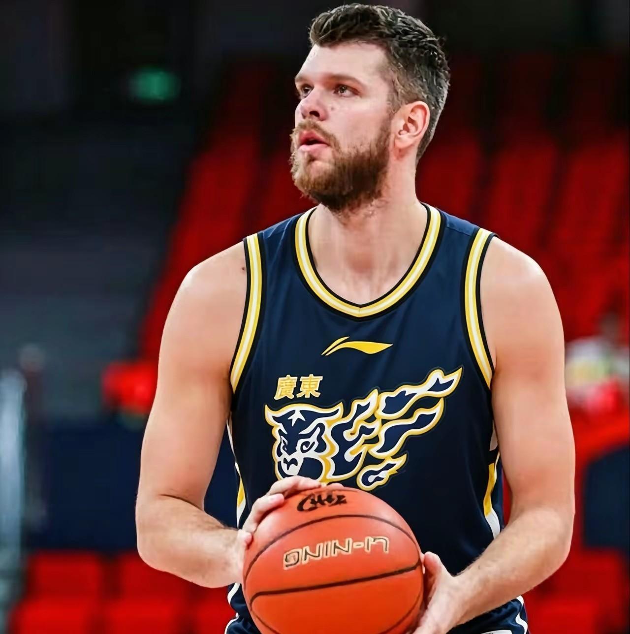 媒体人:CBA本赛季具备有冲冠实力的仅有此三支球队:3:广东2.广厦1.上海