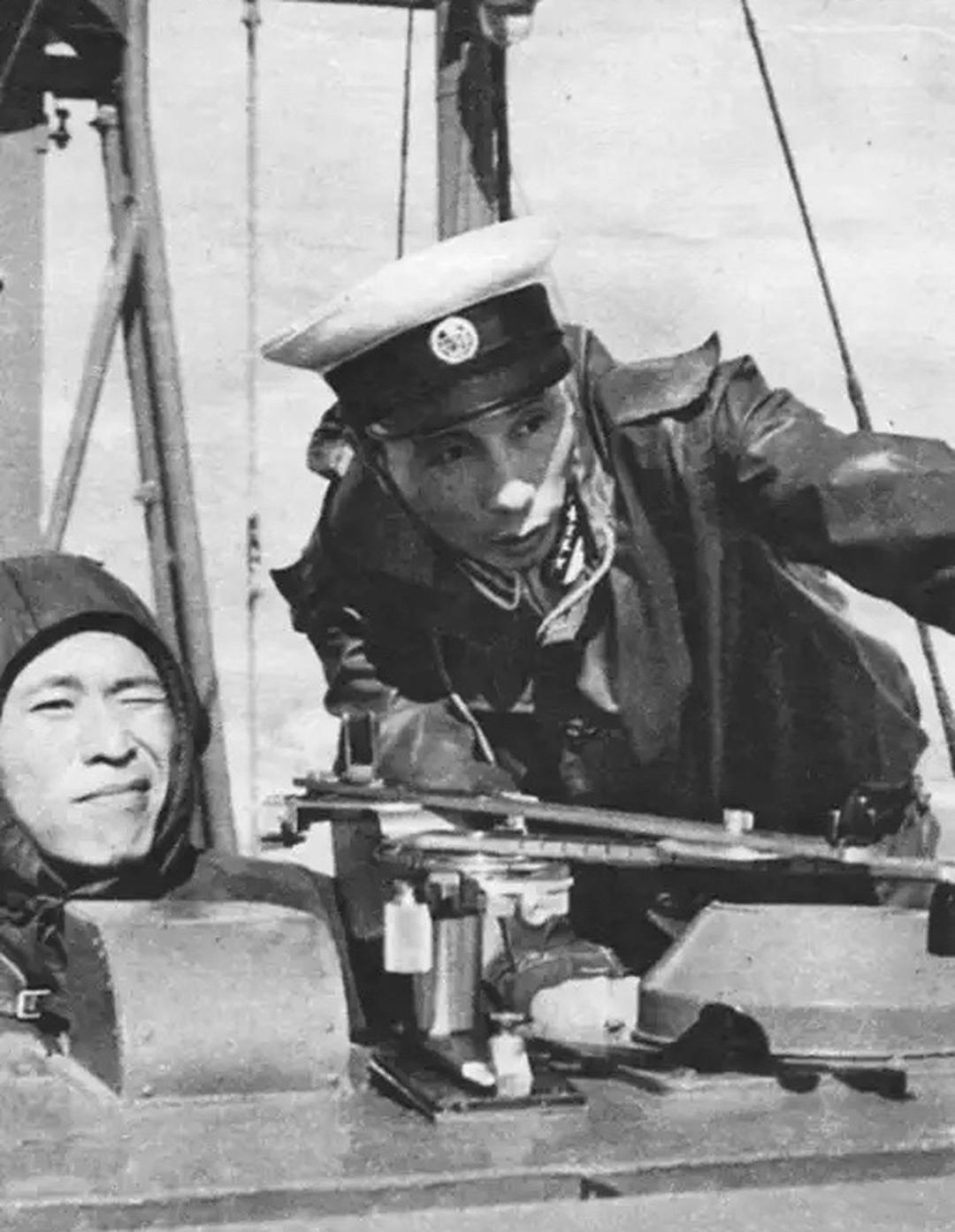 1955年，一个中国海军艇长干了一件事，让全世界军事专家集体沉默——22吨的小破