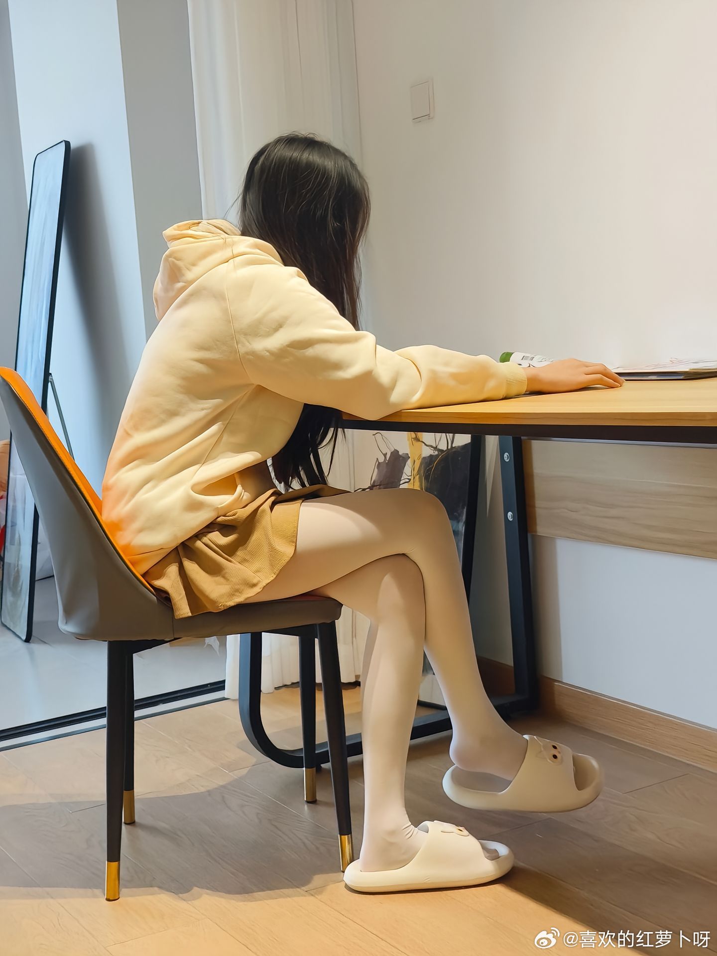 奶色的丝袜很是可爱~​​​