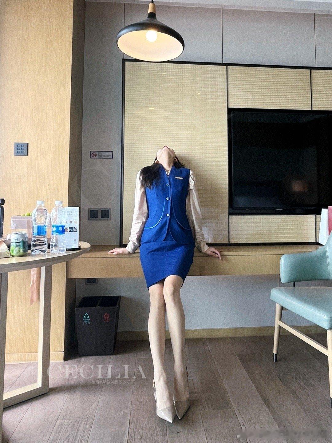 这套制服是不是自带“可靠+甜度”滤镜呀？😉OOTD今天穿什么涞觅润丝