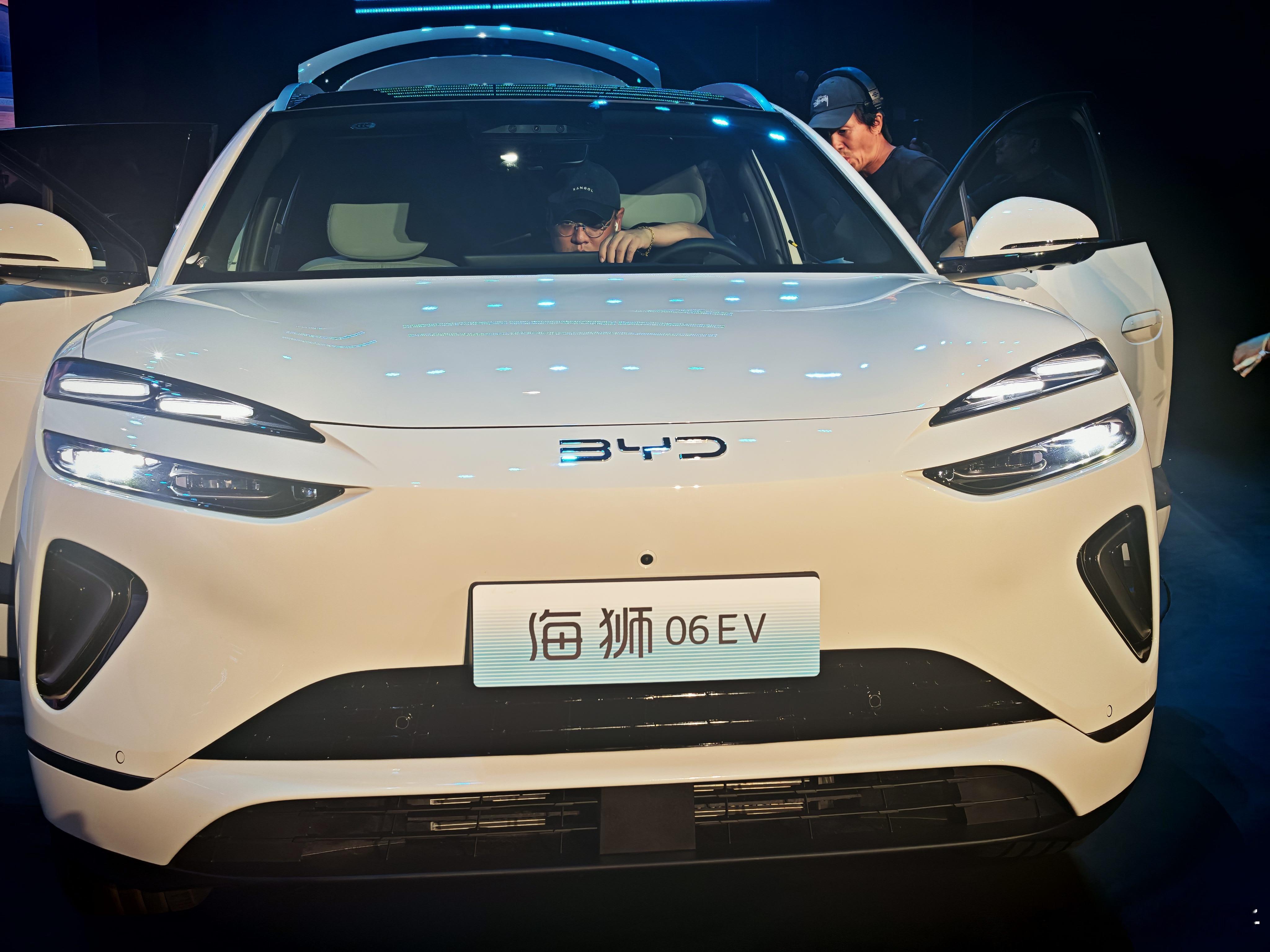 7月28日，比亚迪海狮06在西安上市，13.98万起的定价颇具诚意，纯电与混动双