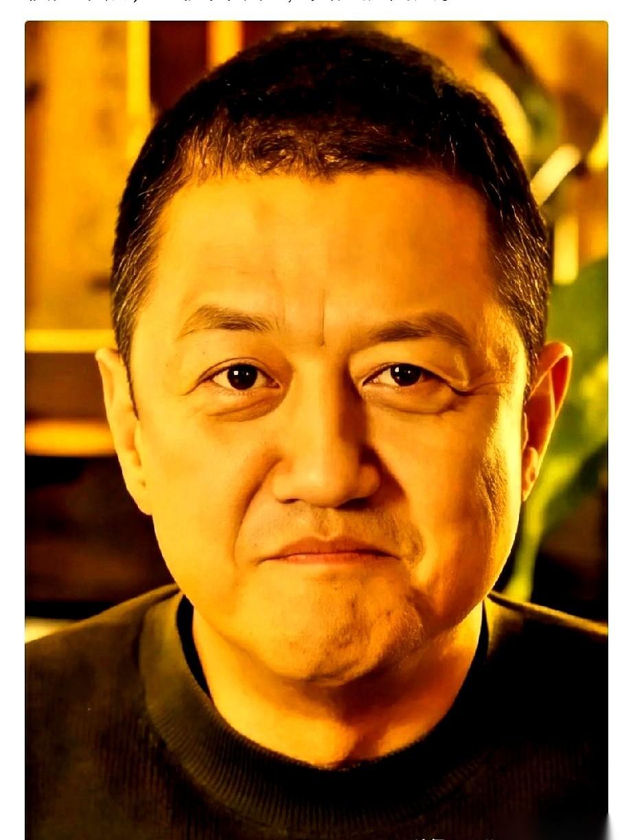 李亚鹏的直播间，这两天怪得很。泼天的流量往里灌，后台数据曲线陡得像座山，他却把