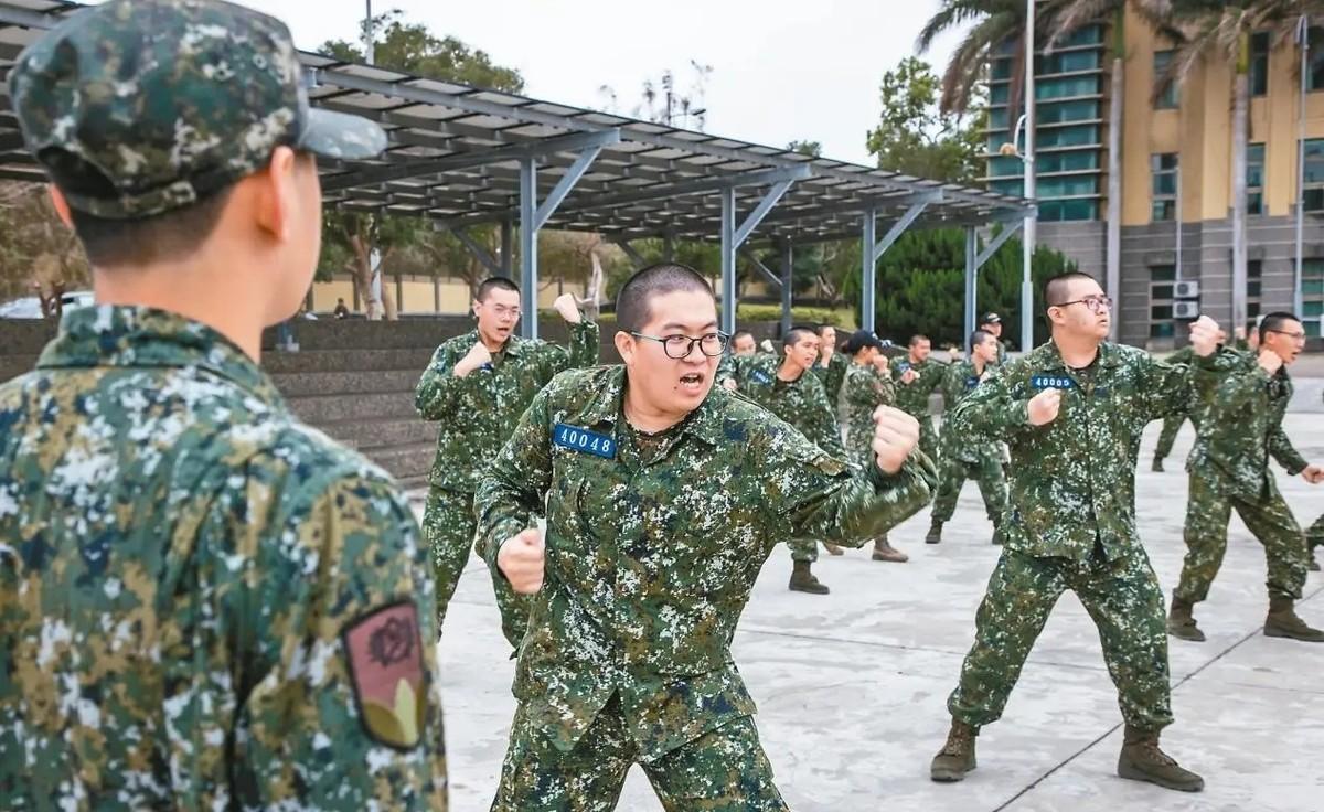8月31日台军刚出炉的最新军力报告，可以说是彻底把民进党当局最担忧的事曝光了。台