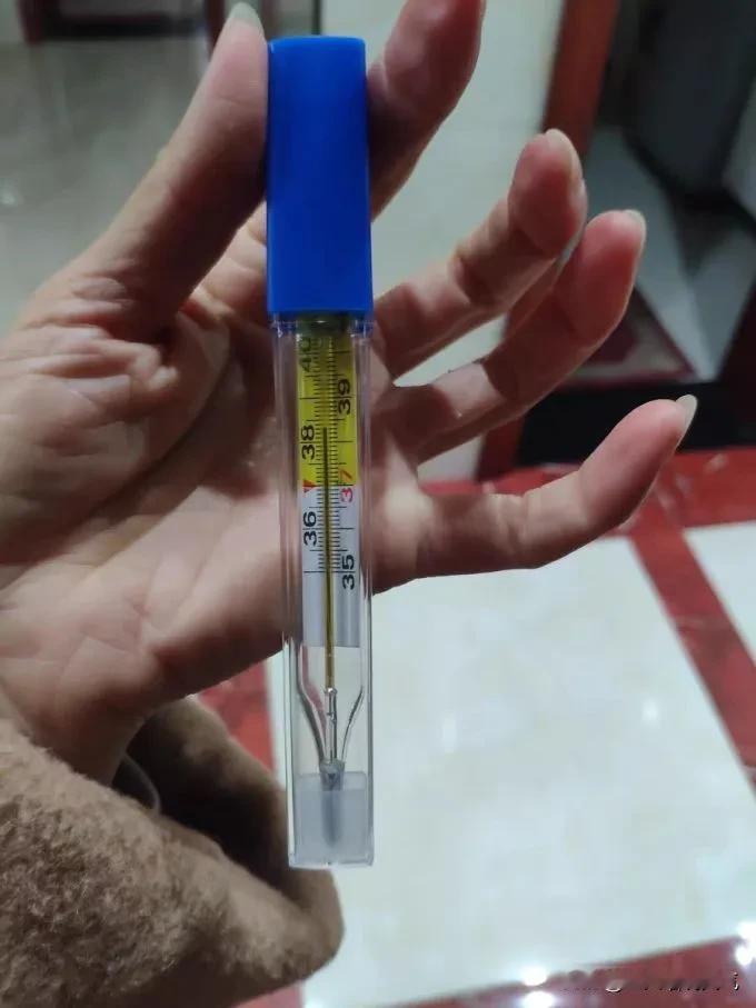 水银温度计的时代马上就要过去了，在医院工作的亲戚让我买几只水银温度计备在家里，也