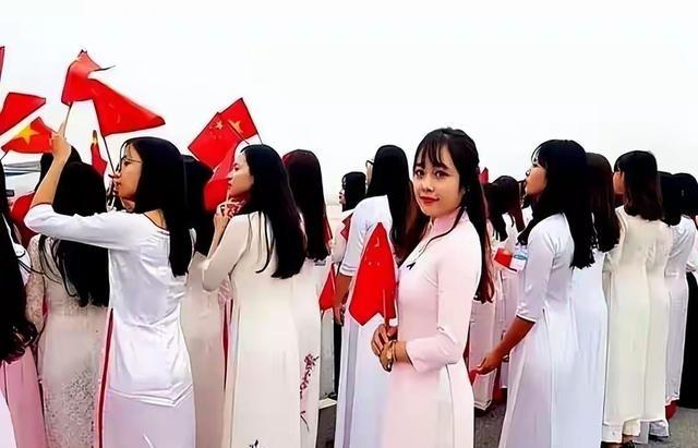 一个越南人说了句大实话，他说如果没有中国，全世界的黄种人在星巴克点咖啡都得跪着点