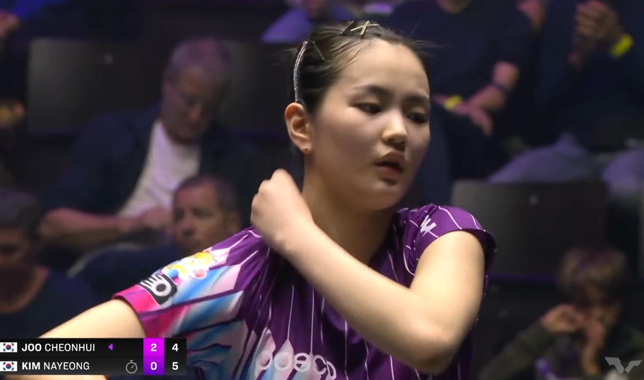 太棒了，朱芊曦3:0零封金娜英，一点没留情面。特别是第三局，小朱是从4:8落