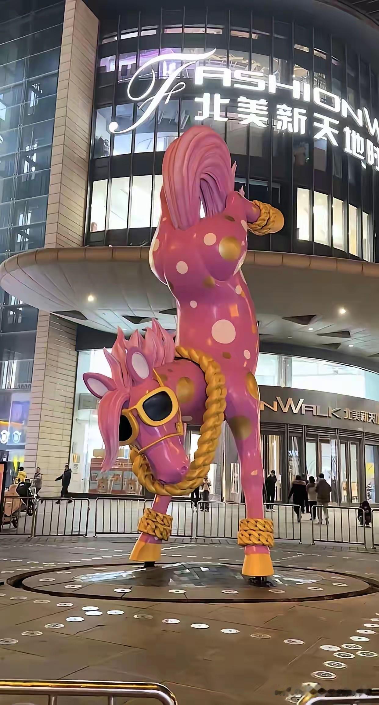 实在不理解山西太原为什么要连夜拆除这座倒立马雕塑呢？山西太原的这座倒立马雕塑