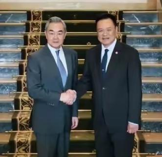 大国外长访问刚刚离开，泰国就要把前总统他信释放了…他信回国后在2025年重新