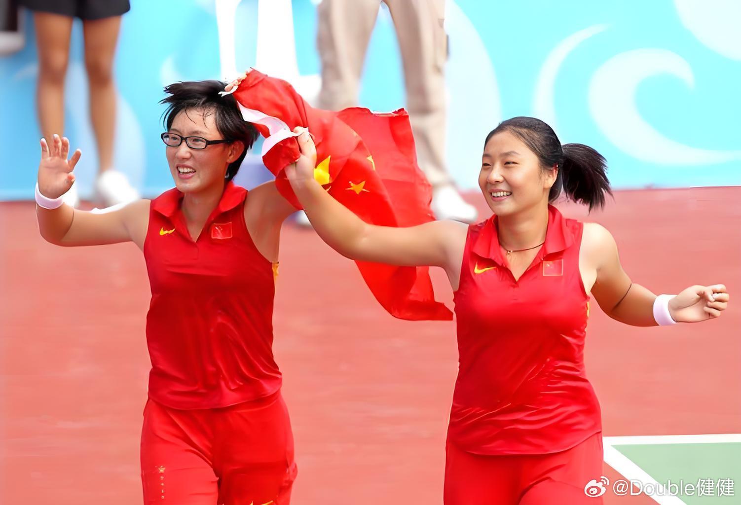 【郑赛赛妈妈：她是第⼀个单⻜的球员只会挑⾼球这种⾔论绝对是不懂⽹球青奥会她们