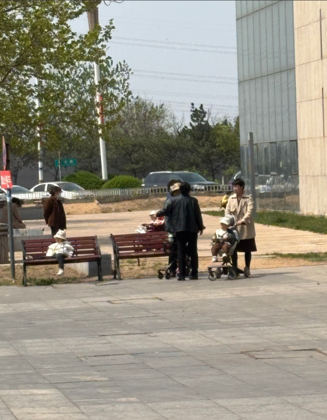 老人折腾孩子们的原因真的是各种各样啊。我老岳母折腾人是另外一种方式，