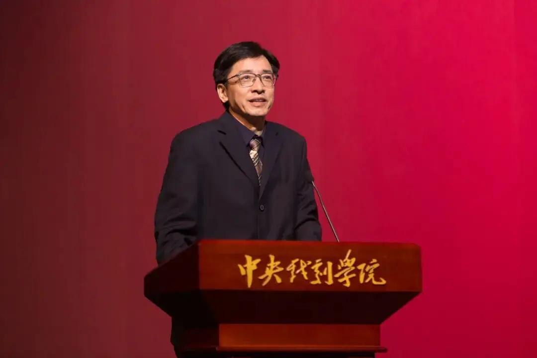 清算时刻到了！教育部巡视组的这把火，直接烧穿了中戏的“铁幕”。三个月内，从院长到