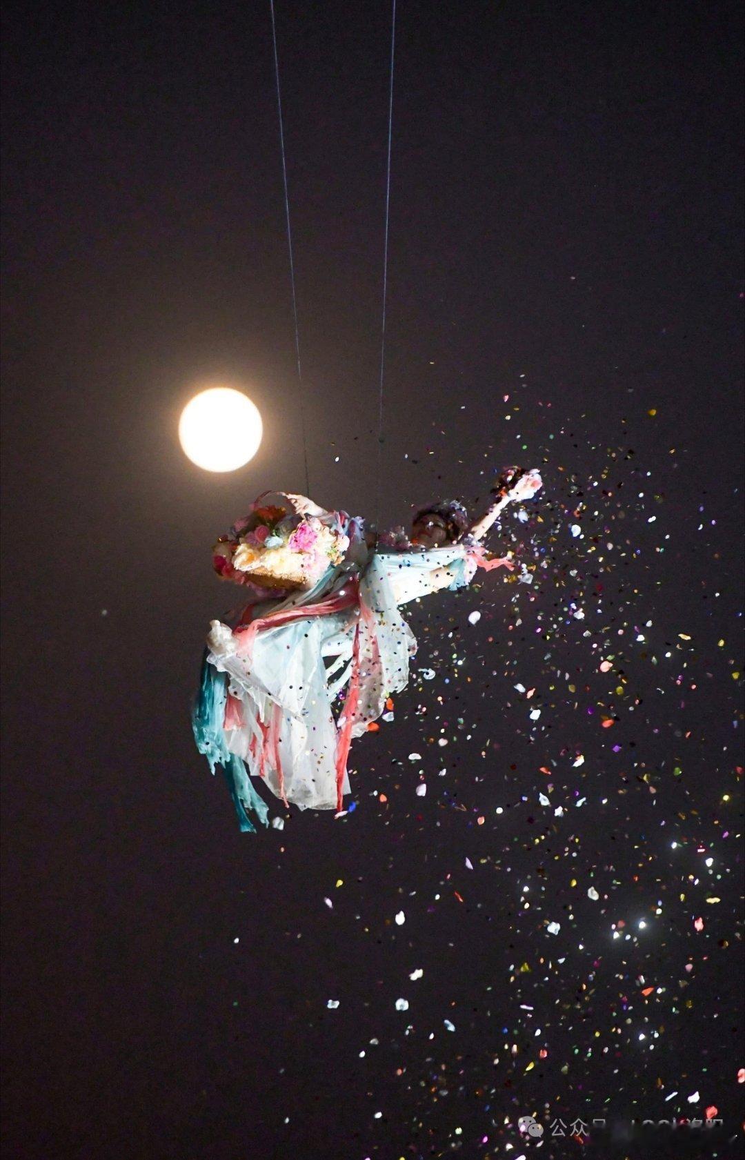 洛阳“仙女散花”迎接“超级月亮”？洛邑清辉漫，超级月亮携盛唐韵而来。汉服仙子凌空