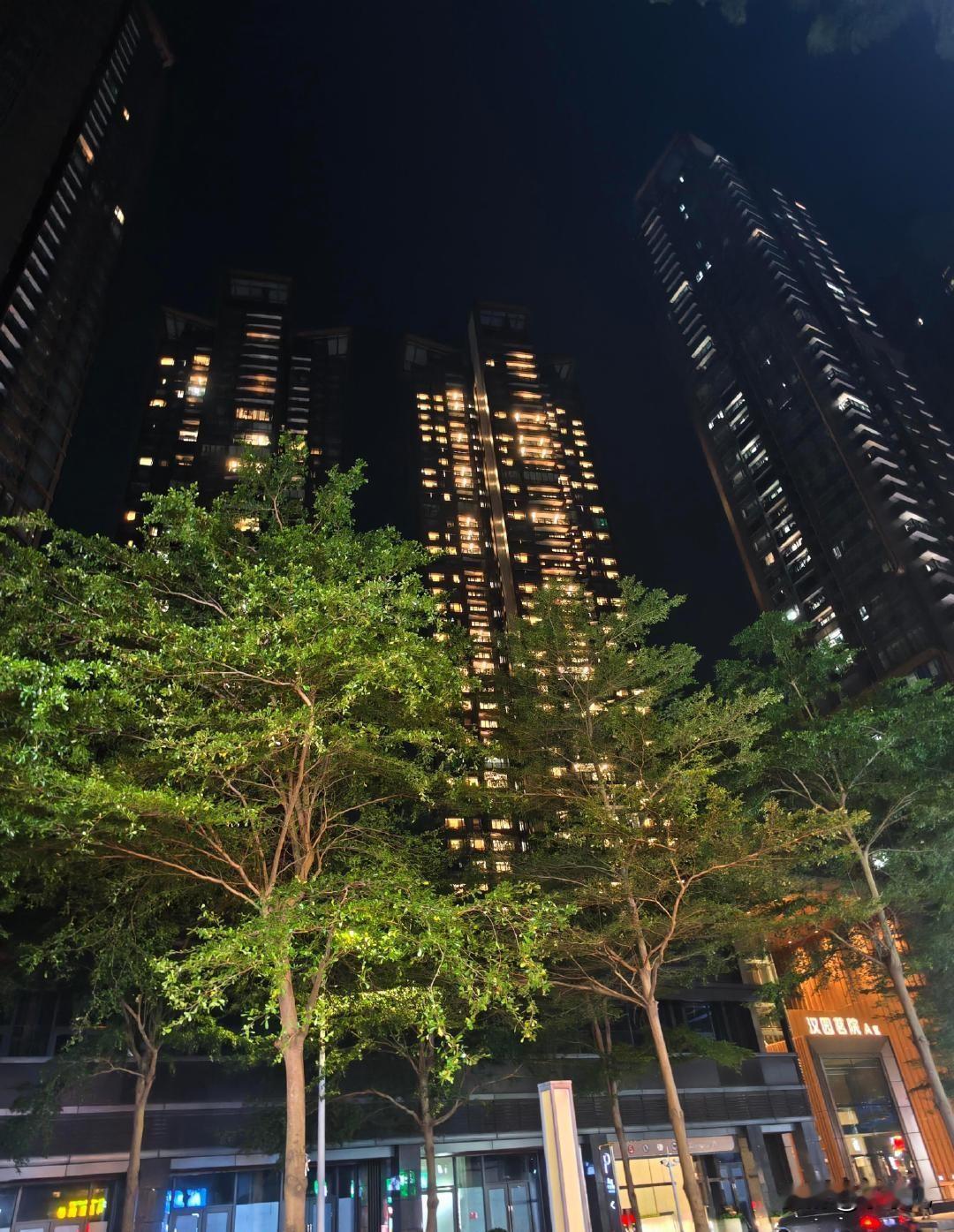 深圳南山汉园茗院，看到深大学生宿舍已经入住了，这居住条件也太好了吧…[吃瓜]