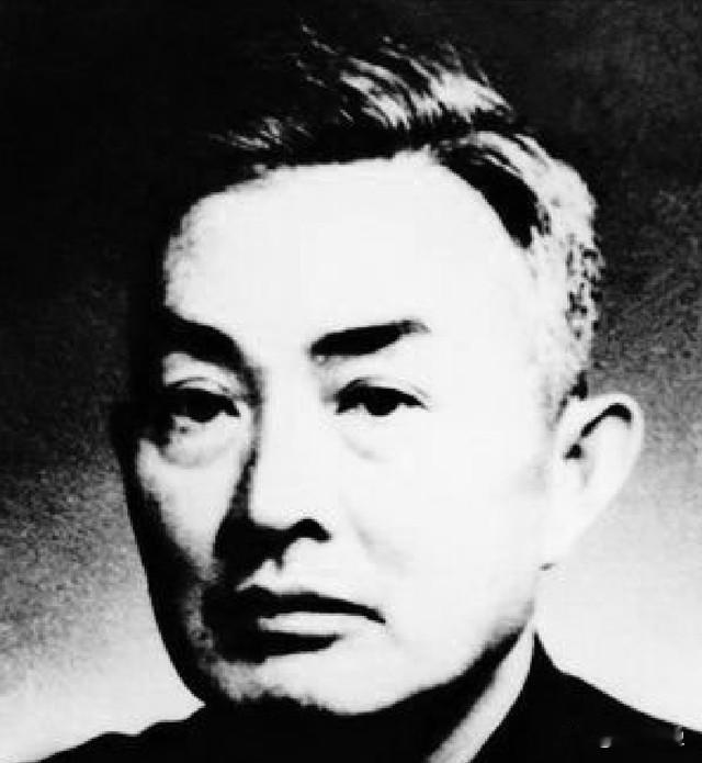他在关键转折点选择了支持张国焘南下的错误决策，他在军中、党内的职务和地位，如果不