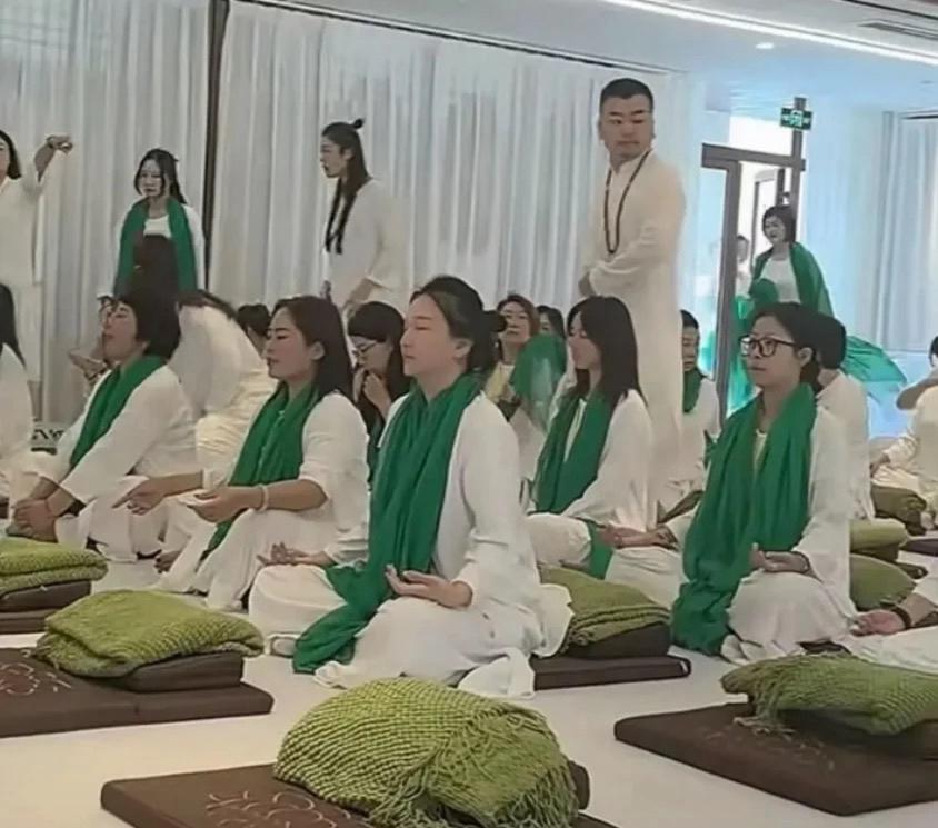 不要相信任何人