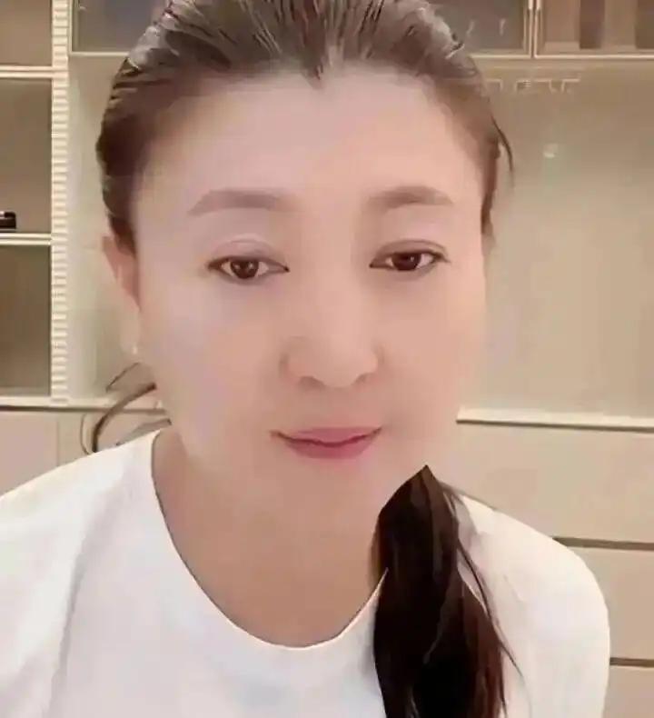 一个人被骂了半年，才发现那些证据全是编的。6月19日，许久没发声的闫学晶在社交