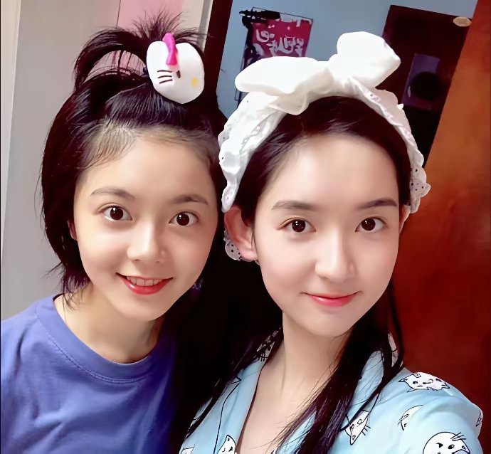 时隔七年，王玉雯赵今麦两个人反差感互换了，都从美少女进阶成大美女​​​