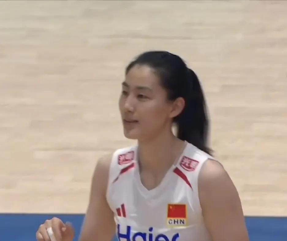 2026年世界女排联赛香港站比赛，中国女排大比分2：3不敌加拿大女排，五局比