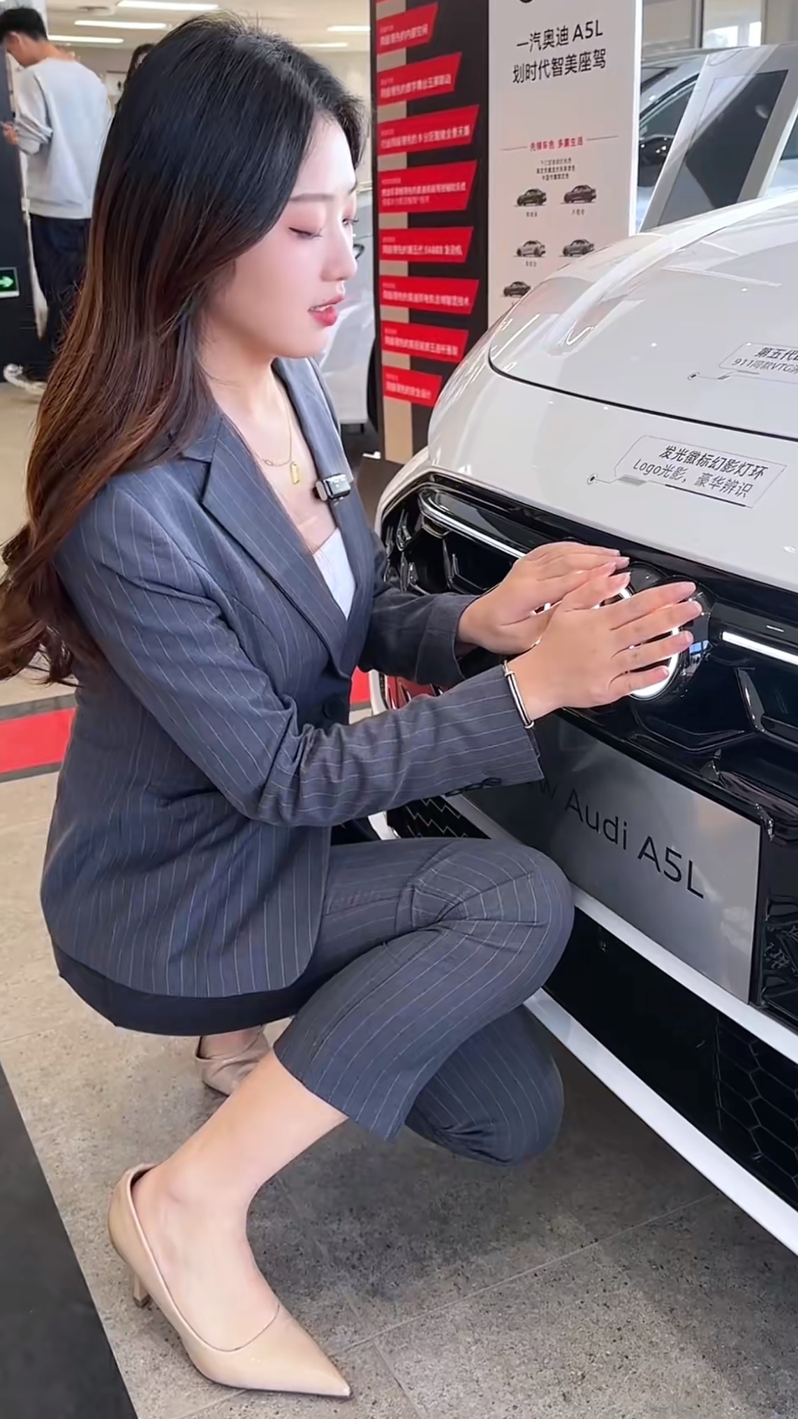 车标会发光的奥迪