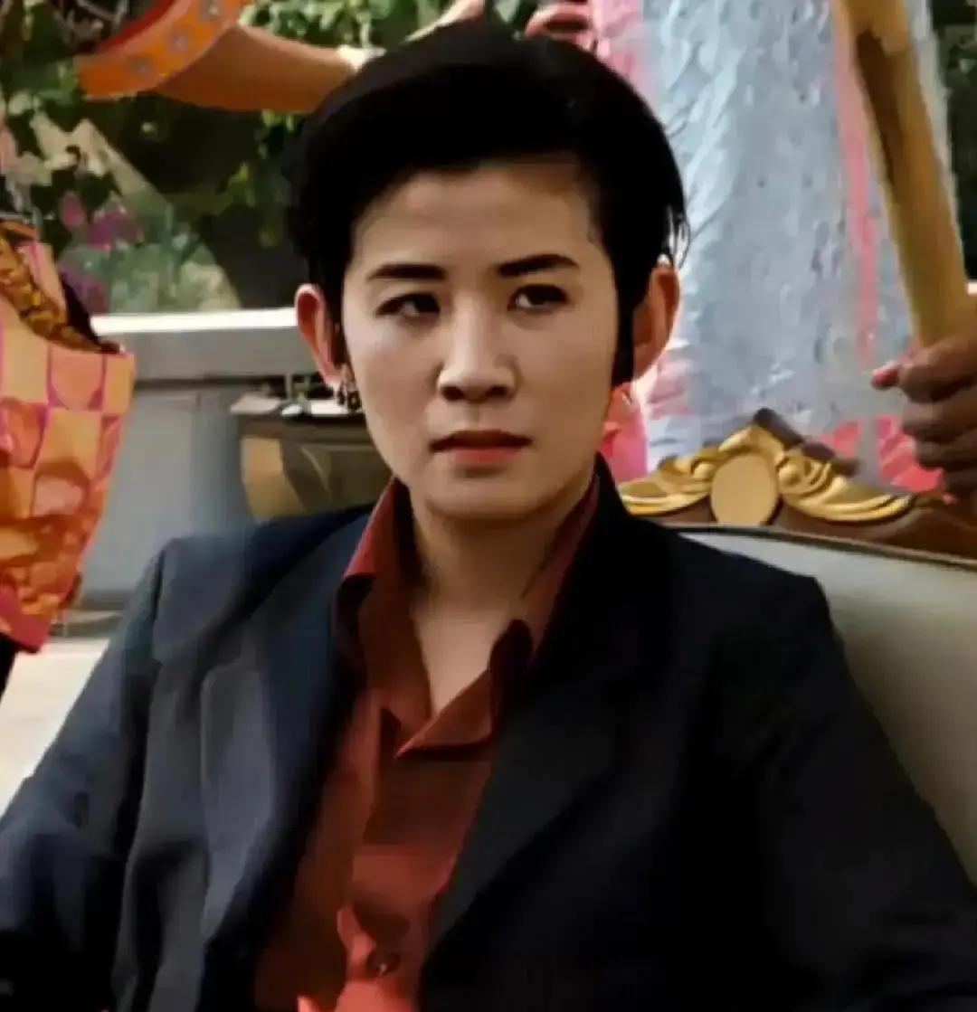 “吴君如承认当年胡扯”2003年她在节目随口编了个“集邮女星”的段子，第二