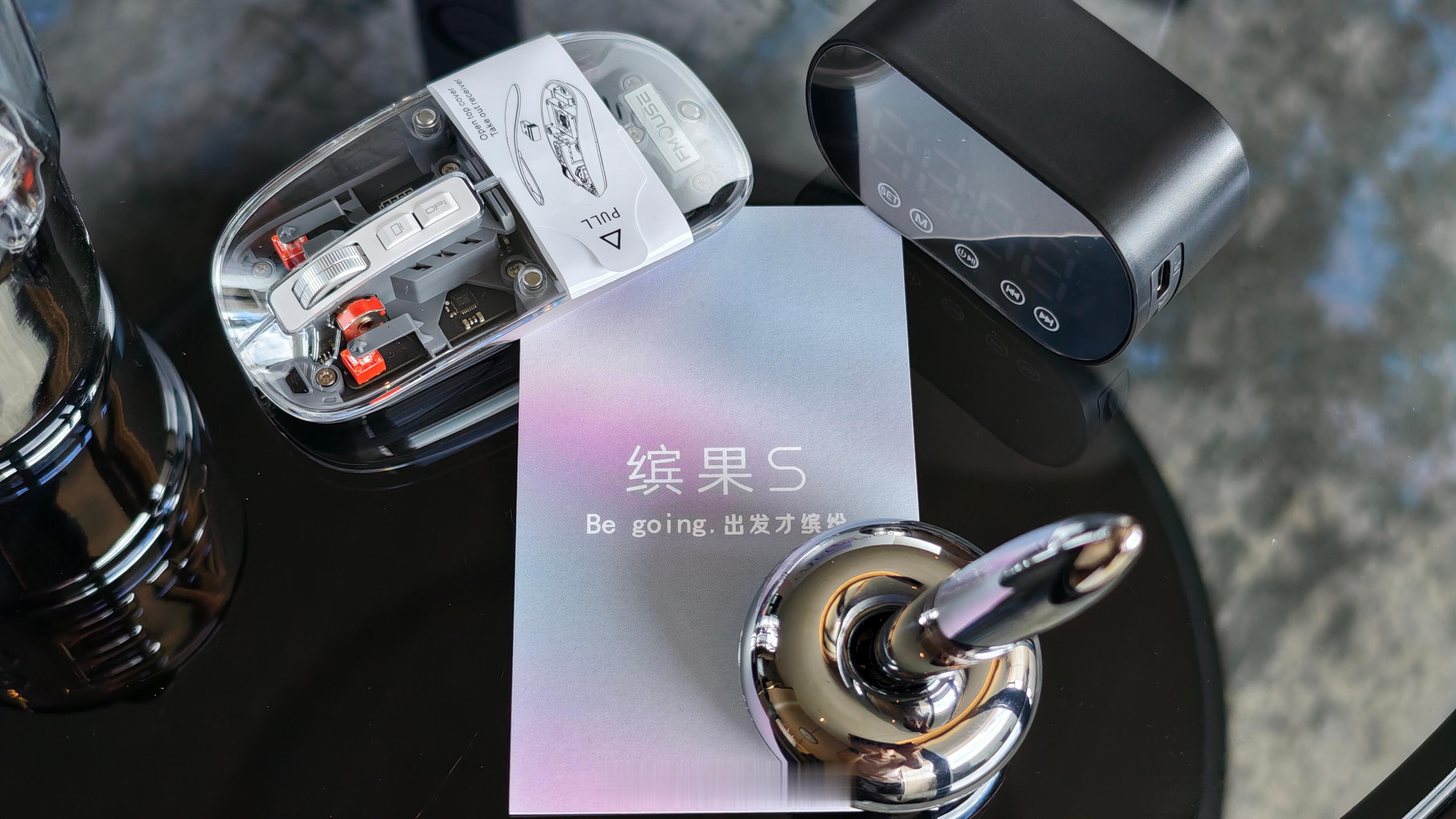 轻奢TIME福利抽奖规则：关注我+转发，不过滤。8月31日，由抽取「铁粉」及以