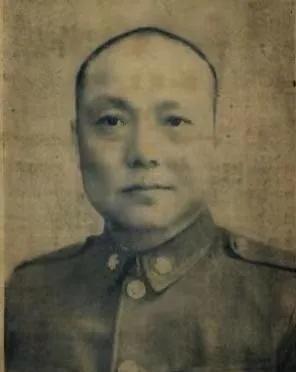 1957年，傅作义到功德林看望陈长捷，陈长捷激动大喊：“你在北平谈判，让我坚守天