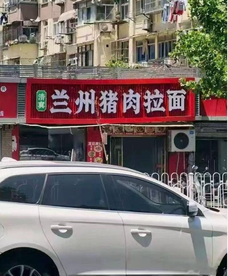 我觉得高级的美的设计一定是克制的，和谐的简约而不简单，复杂而不混乱如果只会堆砌和